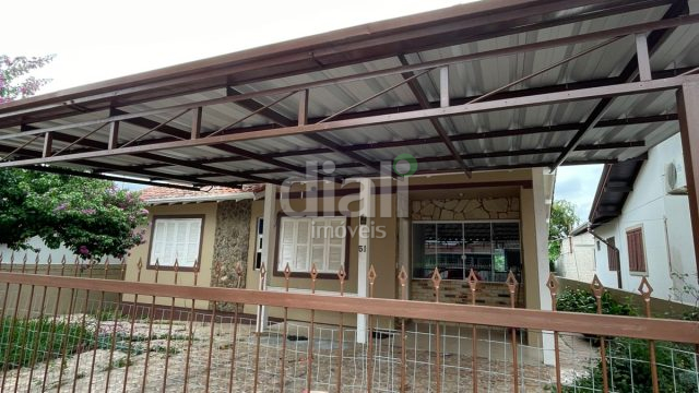 CASA NA COLONIA VINTE DISPONÍVEL PARA VENDA.