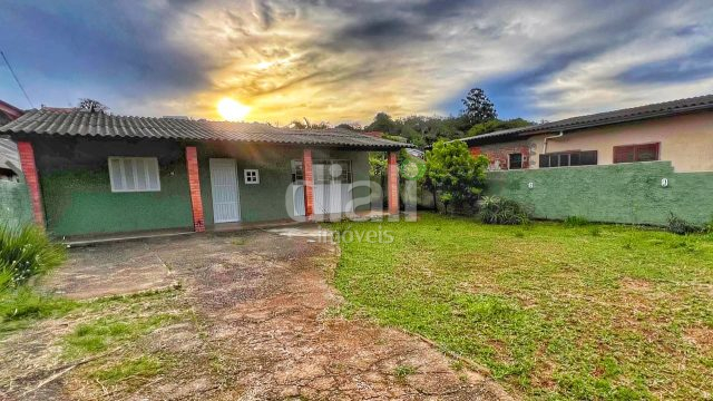 ÓTIMA CASA COM PATIO NA FRENTE E NOS FUNDOS PARA LOCAÇÃO NO PASSO DA ALDEIA