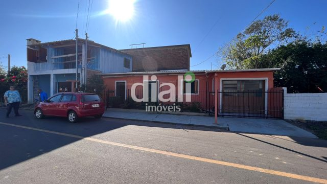 MORADIA COM PÁTIO FECHADO PARA LOCAÇÃO